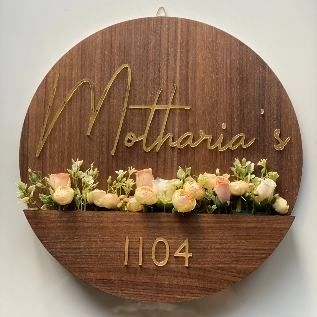 HappyEveryday Floral Basket Wooden Nameplate (Circle)