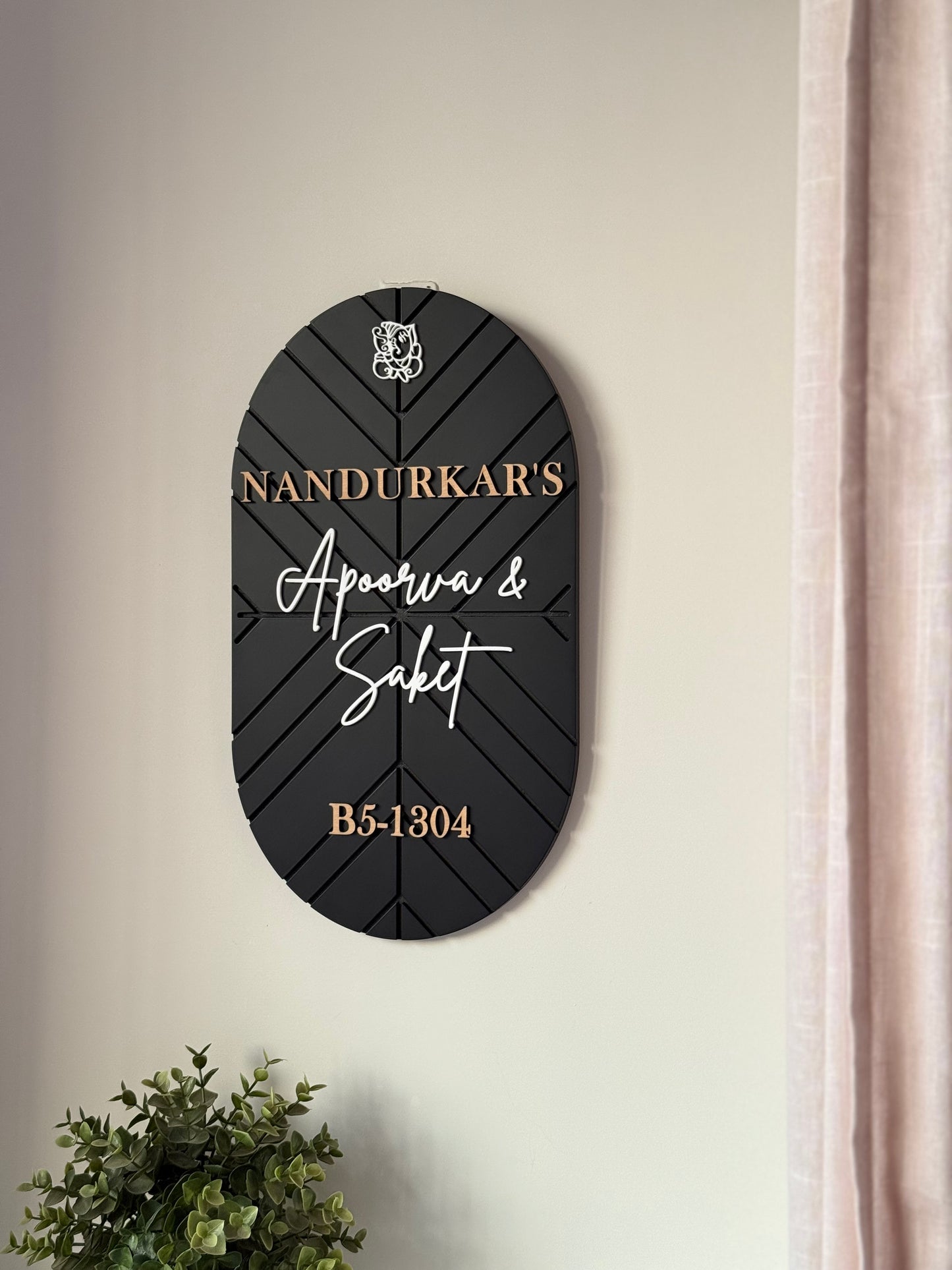 Capsule Modern Classic Grooved Nameplate