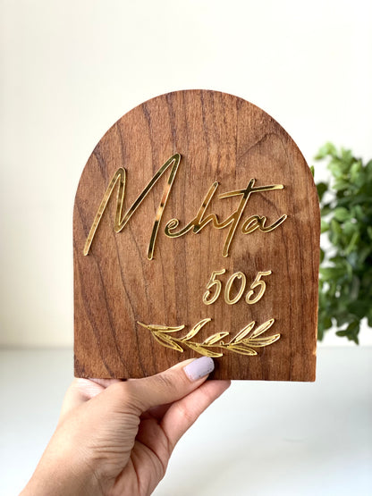 HappyEveryday Simple Arched Miniature Wooden Nameplate