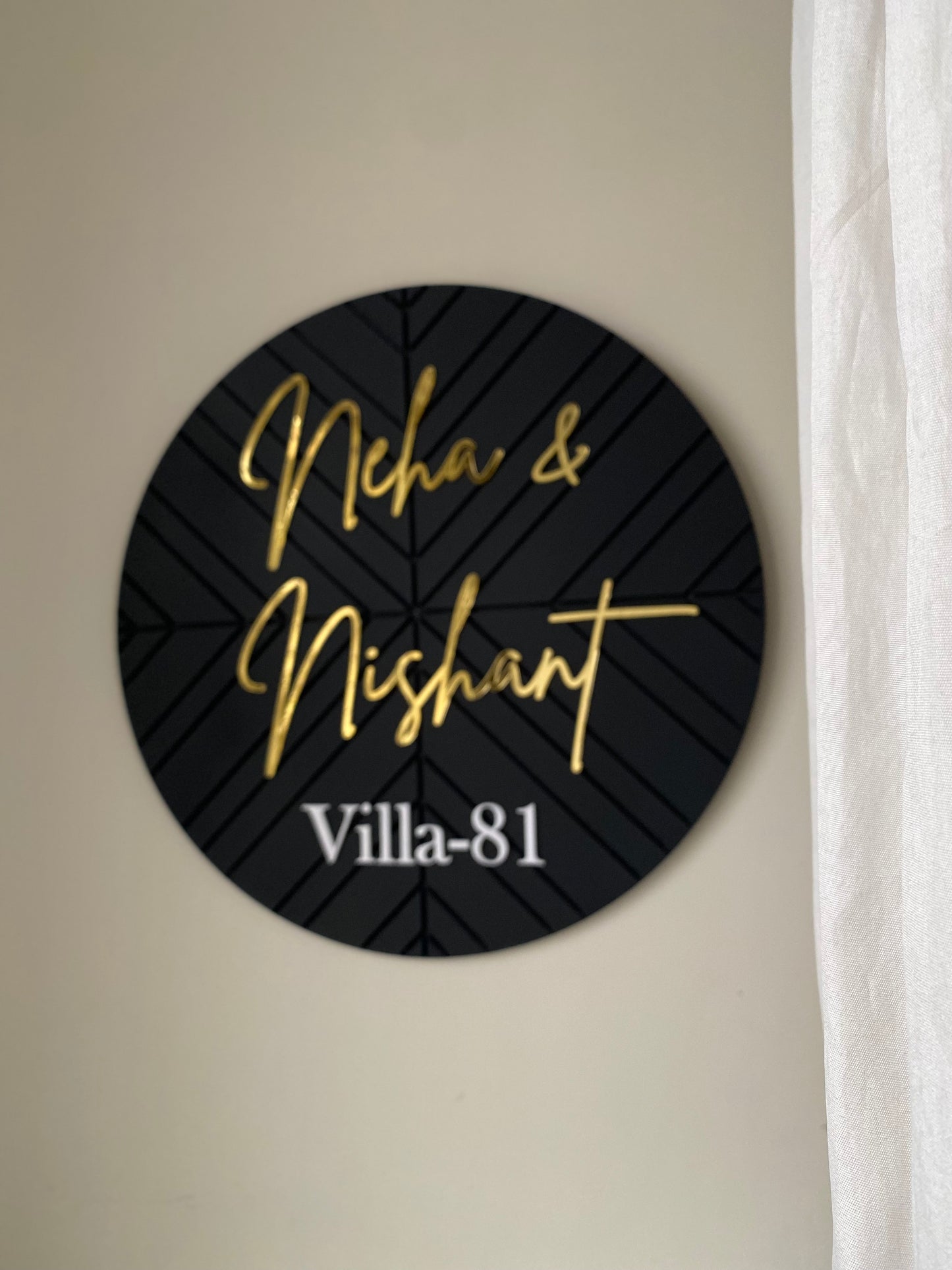HappyEveryday Modern Classic Wooden Nameplate (Circle)