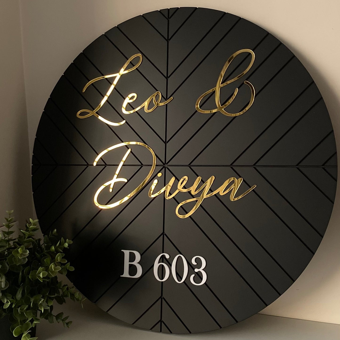 HappyEveryday Modern Classic Wooden Nameplate (Circle)