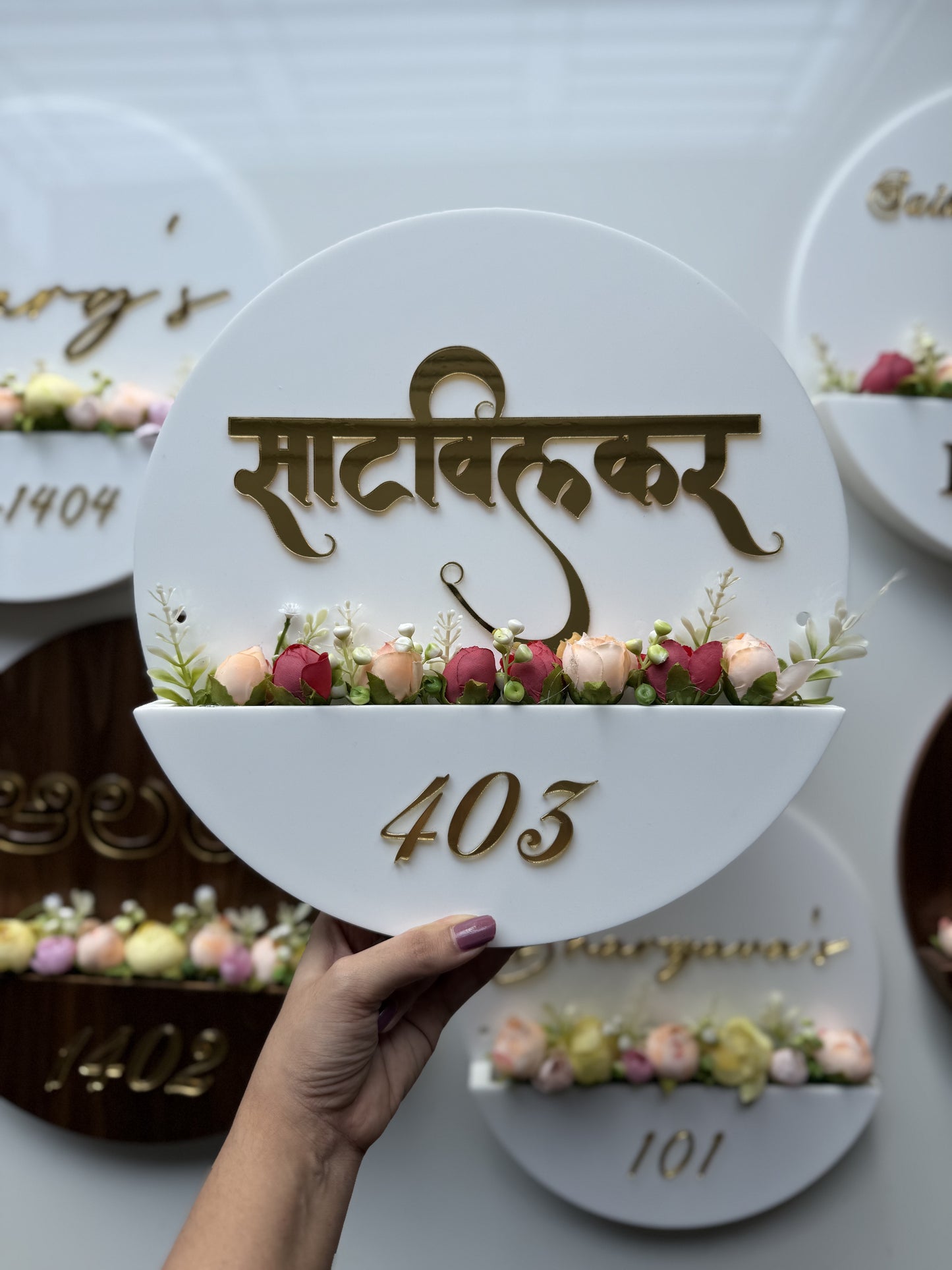 HappyEveryday White Floral Basket Acrylic Nameplate (Circle)