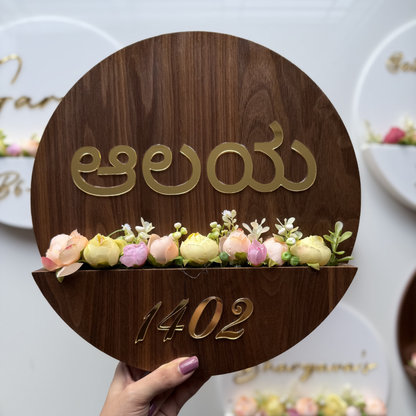 HappyEveryday Floral Basket Wooden Nameplate (Circle)