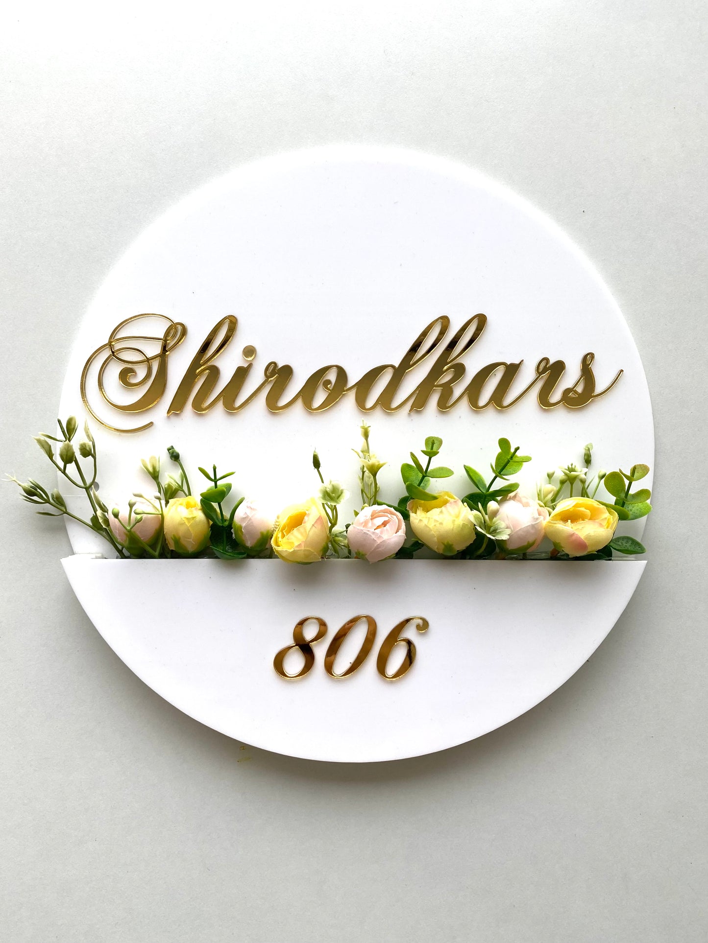 HappyEveryday White Floral Basket Acrylic Nameplate (Circle)