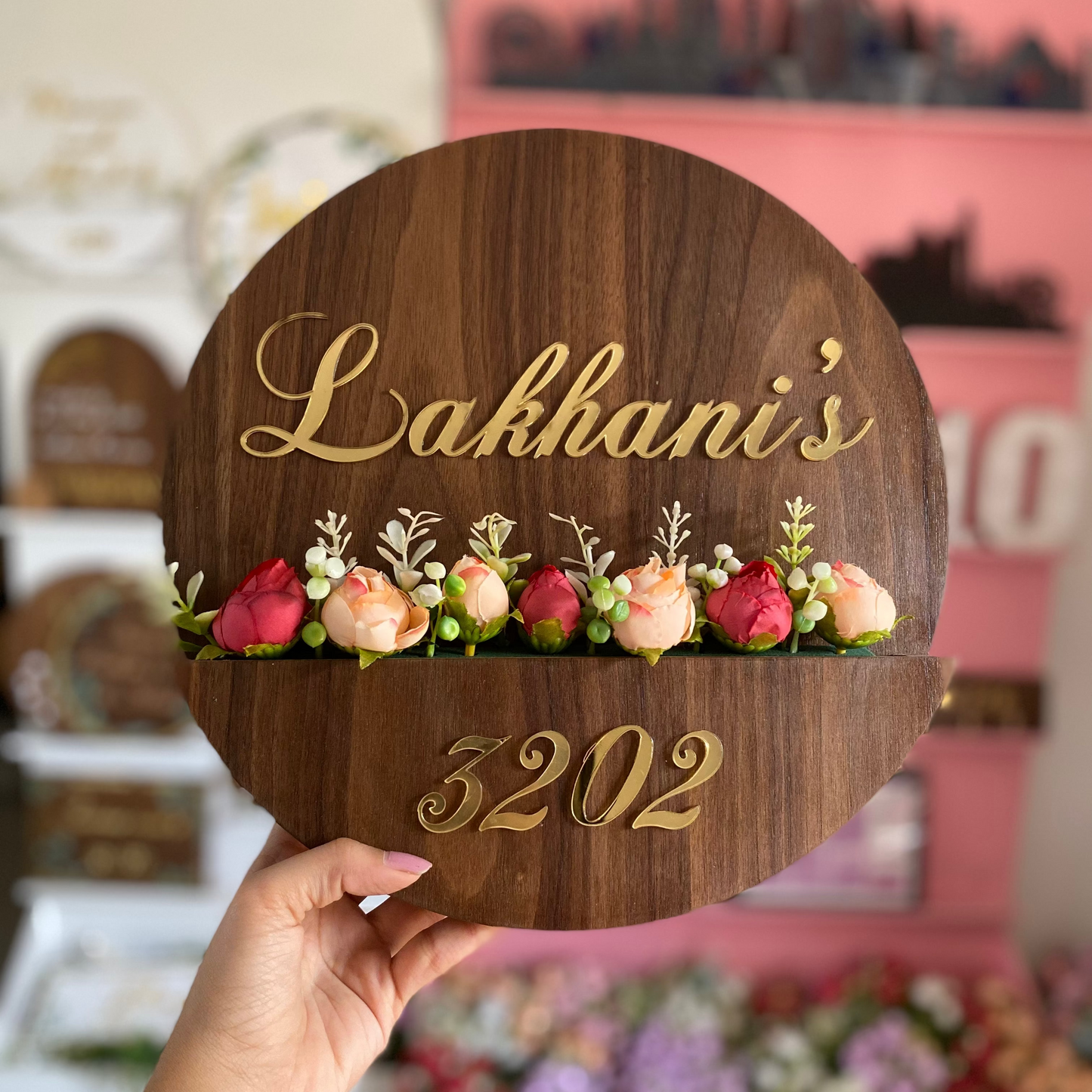 HappyEveryday Floral Basket Wooden Nameplate (Circle)