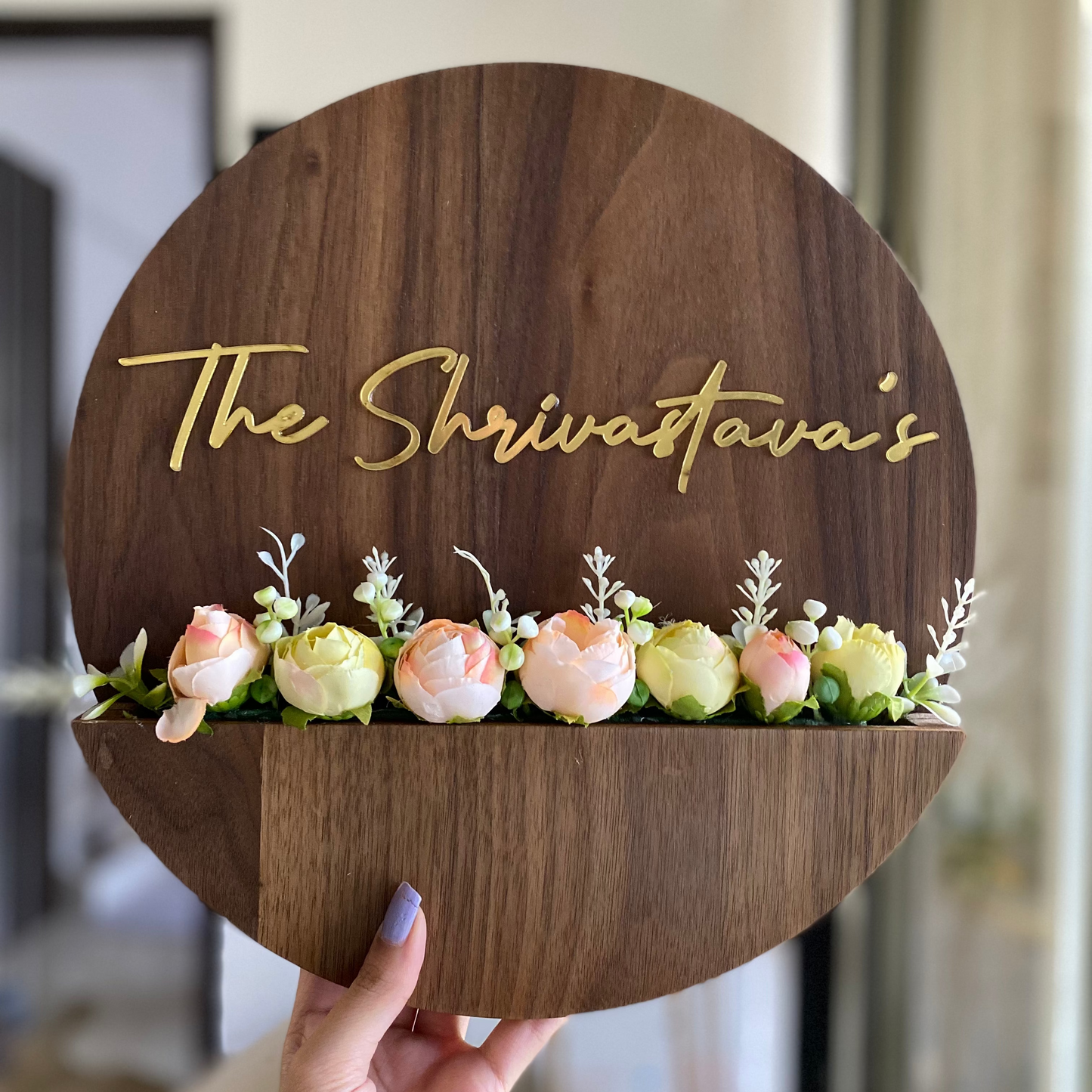 HappyEveryday Floral Basket Wooden Nameplate (Circle)
