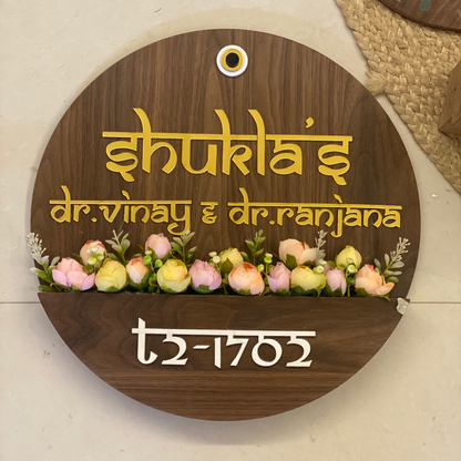 HappyEveryday Floral Basket Wooden Nameplate (Circle)