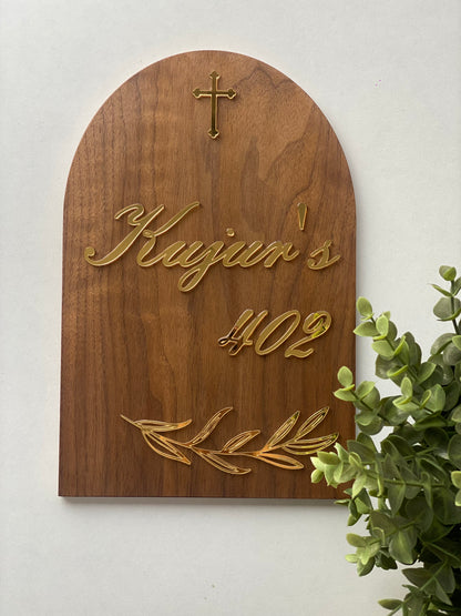 HappyEveryday Classic Arched Wooden Nameplate